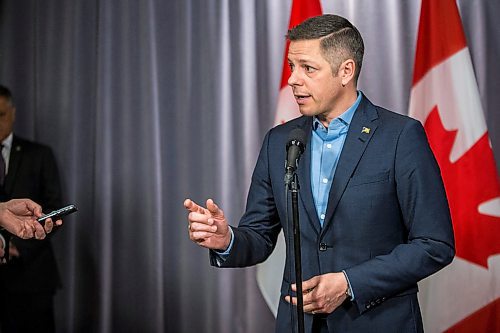 MIKAELA MACKENZIE / WINNIPEG FREE PRESS

Mayor Brian Bowman speaks with the media after meeting with Prime minister Justin Trudeau at the Fairmont Hotel in Winnipeg on Monday, Jan. 20, 2020. For Dan Lett story.
Winnipeg Free Press 2019.