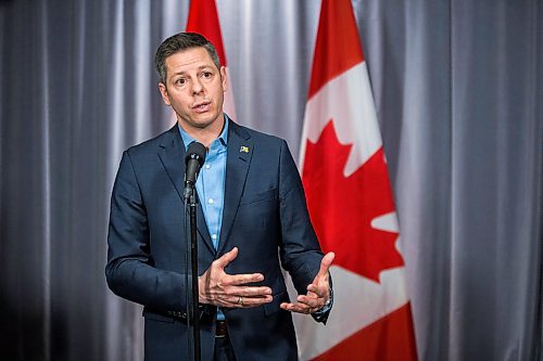 MIKAELA MACKENZIE / WINNIPEG FREE PRESS

Mayor Brian Bowman speaks with the media after meeting with Prime minister Justin Trudeau at the Fairmont Hotel in Winnipeg on Monday, Jan. 20, 2020. For Dan Lett story.
Winnipeg Free Press 2019.