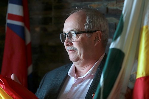 RUTH BONNEVILLE  /  WINNIPEG FREE PRESS 

LOCAL - Daniel Boucher 


Portraits of Daniel Boucher in his boardroom with flags including the Franco-Manitoban  flag  (yellow, red, white, green) in photo.

See story on French language rights. 


Jan 20th,  2020