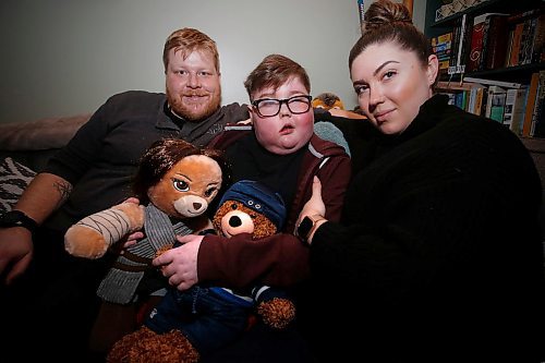 JOHN WOODS / WINNIPEG FREE PRESS
From left, Jordan, Matthew (10) and Clare Isaak are photographed in their home in Winnipeg Monday, January 20, 2020. Matthew is a 10 year old with Diffuse Midline Glioma, a form of paediatric brain tumour that is fast growing and generally unresponsive to treatment. The drug treatment is not covered by government and the Isaaks have launched a crowdfunding campaign to help pay for medication.

Reporter: Da Silva