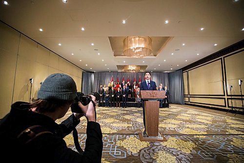 MIKAELA MACKENZIE / WINNIPEG FREE PRESS

Prime Minister Justin Trudeau speaks to the media with cabinet ministers behind him during the cabinet retreat at the Fairmont Hotel in Winnipeg on Tuesday, Jan. 21, 2020. For Dan Left/Larry Kusch story.
Winnipeg Free Press 2019.