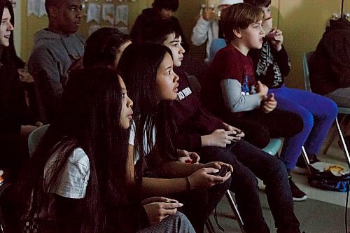 MIKE DEAL / WINNIPEG FREE PRESS
Tryouts for a new sports team that represents the future of athletics in Manitoba: the eSports team at Archwood School.
(l-r foreground): Lily Relucio and Audrey Pusung team up during a two on two game during tryouts.
200110 - Friday, January 10, 2020.