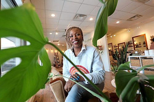 RUTH BONNEVILLE  /  WINNIPEG FREE PRESS 


ENT - Freshair Boutique


Place: Freshair Boutique

Environmental portraits of Praise Okwumabua in her salon. 

Subject: Freshair is one of many hair salons in Winnipeg that are part of the Green Circle Salon program, which diverts hair and used products out of the landfill. Will be meeting with the salon owner to chat about other eco-initiatives theyre bringing in this year.

Story by Eva Wasney 

Jan 21st,  2020