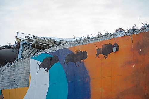 Mike Sudoma / Winnipeg Free Press
The remaining pieces of a mural done by artist, Mike Valcourt, as demolition of the Public Safety begins Tuesday afternoon
January 21, 2020