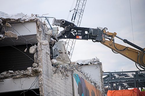 Mike Sudoma / Winnipeg Free Press
Demolition crews take to the Public Safety as the building starts to get demolished Tuesday afternoon
January 21, 2020