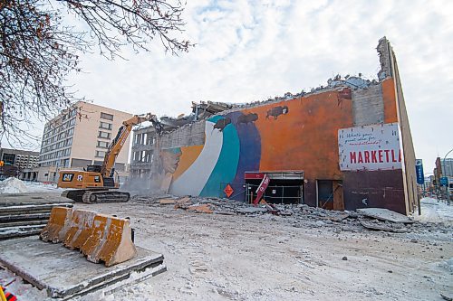 Mike Sudoma / Winnipeg Free Press
Demolition crews take to the Public Safety as the building starts to get demolished Tuesday afternoon
January 21, 2020