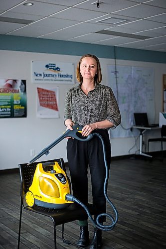 MIKAELA MACKENZIE / WINNIPEG FREE PRESS

Codi Guenther, executive director of New Journey Housing, poses for a portrait with a bed bug steamer in her office in Winnipeg on Wednesday, Jan. 22, 2020. For Maggie Macintosh story.
Winnipeg Free Press 2019.