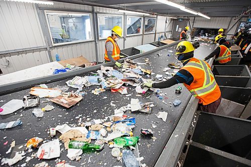 MIKE DEAL / WINNIPEG FREE PRESS
Winnipeg media were invited to a tour of the City of Winnipegs new materials recovery (recycling) facility at 335 Mazenod Road in the St. Boniface Industrial Park Wednesday morning.
200122 - Wednesday, January 22, 2020.