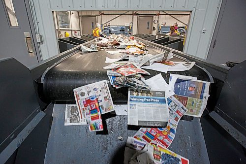 MIKE DEAL / WINNIPEG FREE PRESS
Winnipeg media were invited to a tour of the City of Winnipegs new materials recovery (recycling) facility at 335 Mazenod Road in the St. Boniface Industrial Park Wednesday morning.
200122 - Wednesday, January 22, 2020.