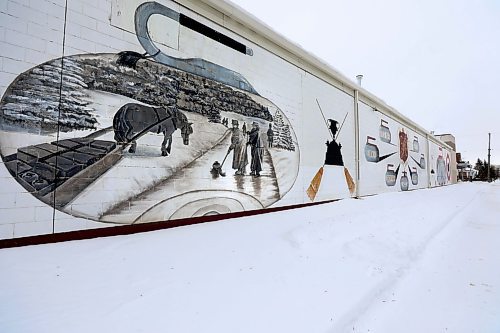 RUTH BONNEVILLE  /  WINNIPEG FREE PRESS 

ENT - Murals throughout Winnipeg for a Saturday Special.

?

300 Brazier (Best Sports Mural)
Side wall of Elmwood Curling Club.  

Jan 22nd,  2020