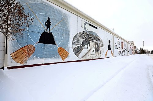 RUTH BONNEVILLE  /  WINNIPEG FREE PRESS 

ENT - Murals throughout Winnipeg for a Saturday Special.

?

300 Brazier (Best Sports Mural)
Side wall of Elmwood Curling Club.  

Jan 22nd,  2020