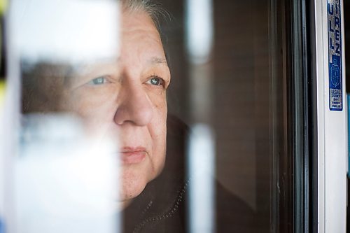 MIKAELA MACKENZIE / WINNIPEG FREE PRESS

Elizabeth Warbansky, who has bed bugs, poses for a portrait at her apartment building in Winnipeg on Thursday, Jan. 23, 2020. For Maggie Macintosh story.
Winnipeg Free Press 2019.