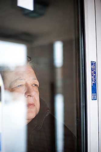 MIKAELA MACKENZIE / WINNIPEG FREE PRESS

Elizabeth Warbansky, who has bed bugs, poses for a portrait at her apartment building in Winnipeg on Thursday, Jan. 23, 2020. For Maggie Macintosh story.
Winnipeg Free Press 2019.