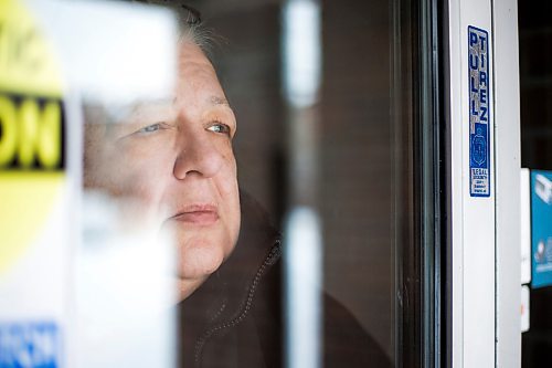 MIKAELA MACKENZIE / WINNIPEG FREE PRESS

Elizabeth Warbansky, who has bed bugs, poses for a portrait at her apartment building in Winnipeg on Thursday, Jan. 23, 2020. For Maggie Macintosh story.
Winnipeg Free Press 2019.