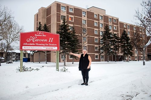 MIKAELA MACKENZIE / WINNIPEG FREE PRESS

Elizabeth Warbansky, who has bed bugs, poses for a portrait in front of her apartment building in Winnipeg on Thursday, Jan. 23, 2020. For Maggie Macintosh story.
Winnipeg Free Press 2019.