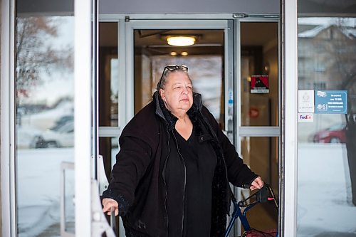 MIKAELA MACKENZIE / WINNIPEG FREE PRESS

Elizabeth Warbansky, who has bed bugs, poses for a portrait at her apartment building in Winnipeg on Thursday, Jan. 23, 2020. For Maggie Macintosh story.
Winnipeg Free Press 2019.