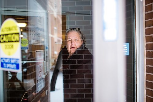 MIKAELA MACKENZIE / WINNIPEG FREE PRESS

Elizabeth Warbansky, who has bed bugs, poses for a portrait at her apartment building in Winnipeg on Thursday, Jan. 23, 2020. For Maggie Macintosh story.
Winnipeg Free Press 2019.