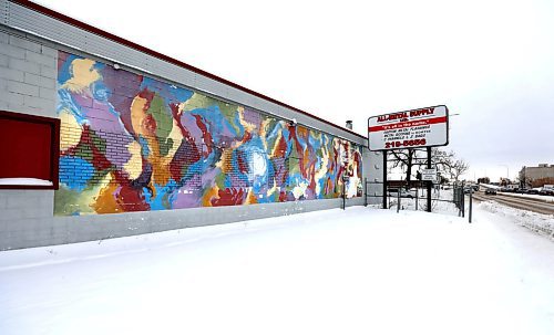 RUTH BONNEVILLE  /  WINNIPEG FREE PRESS 

ENT - Murals throughout Winnipeg for a Saturday Special.


101 Salter Street (Best Contemporary/Abstract Art Mural)
Side wall of All Metal Supply. 



Jan 22nd,  2020