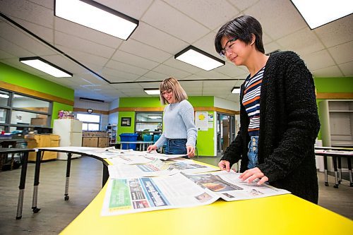 MIKAELA MACKENZIE / WINNIPEG FREE PRESS

Students Katia Hill (left) and Rory read the Winnipeg Free Press, which is laid out in the common area every morning, at the Maples Met in Winnipeg on Friday, Jan. 24, 2020. For Melissa Martin story.
Winnipeg Free Press 2019.