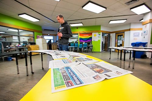 MIKAELA MACKENZIE / WINNIPEG FREE PRESS

Teacher Jason Neufeld reads the Winnipeg Free Press, which is laid out in the common area every morning, at the Maples Met in Winnipeg on Friday, Jan. 24, 2020. For Melissa Martin story.
Winnipeg Free Press 2019.