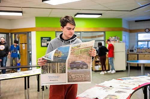 MIKAELA MACKENZIE / WINNIPEG FREE PRESS

Grade 11 student Bartek Dwornik reads the Winnipeg Free Press, which is laid out in the common area every morning, at the Maples Met in Winnipeg on Friday, Jan. 24, 2020. For Melissa Martin story.
Winnipeg Free Press 2019.