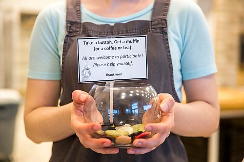 MIKAELA MACKENZIE / WINNIPEG FREE PRESS

Employee Jessie Dyck shows off the pay-it-forward button jar at Hildegards Bakery in Winnipeg on Friday, Jan. 24, 2020. For Maggie Macintosh story.
Winnipeg Free Press 2019.