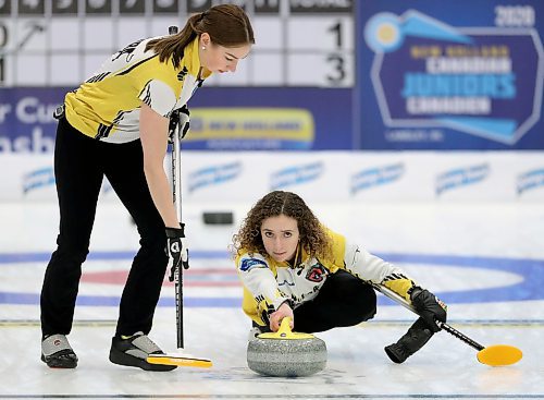 Team Manitoba's third Karlee Burgess ready to sweep for skip Mackenzie Zacharias while playing against Team Alberta during the Canadian Junior Curling Championships in Langley, BC, Sunday, January 26, 2020. (TREVOR HAGAN / WINNIPEG FREE PRESS)