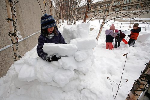 JOHN WOODS / WINNIPEG FREE PRESS
Yafa Ennabzki builds a snow fort at the annual Arctic Chill Out at the Winnipeg Art Gallery in Winnipeg Sunday, January 26, 2020. Arctic Chill Out celebrates Inuit art, culture and games,

Reporter: ?