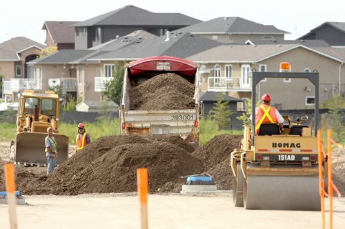 Brandon Sun Construction workers continue work on the Brookwood development, west of Thirty-fourth Street, Thursday afternoon.  FOR USE WITH ALLY'S HOUSING PACKAGE (Colin Corneau/Brandon Sun)