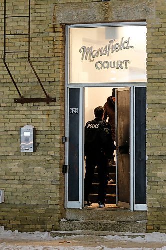 JOHN WOODS / WINNIPEG FREE PRESS
Police surround the apartment at 626 Ellice in Winnipeg Monday, January 27, 2020. 

Reporter: ?