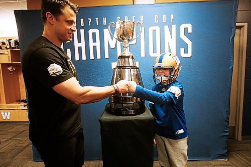 JOHN WOODS / WINNIPEG FREE PRESS
Newly signed Winnipeg Blue Bomber Zach Collaros signs autographs for Hudson Peters, 11, and fans in the teams locker room in Winnipeg Tuesday, January 28, 2020. Collaros has been signed for two years after being parachuted in to help bring home the Grey Cup for the Bombers last season.

Reporter: ?