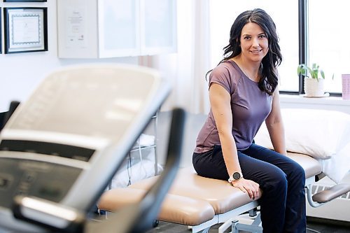 JOHN WOODS / WINNIPEG FREE PRESS
Denise Dreikluft, physiotherapist at PhysioCARE+ who is certified in cancer rehabilitation, is photographed in her Winnipeg clinic Tuesday, January 28, 2020. Shes one of the only therapists in Manitoba that works solely on cancer rehab.

Reporter: Carnevale