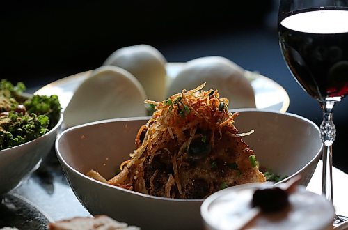 SHANNON VANRAES / WINNIPEG FREE PRESS
Roast cauliflower with mushroom gravy and crispy potato strips at The Roost Social Club on Wednesday, January 29, 2020. The restaurant features a primarily plant-based menu full of vegan and vegetarian dishes.