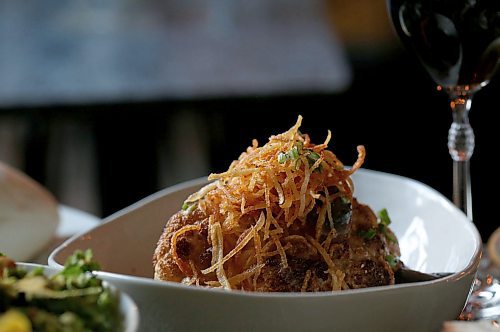 SHANNON VANRAES / WINNIPEG FREE PRESS
Roast cauliflower with mushroom gravy and crispy potato strips at The Roost Social Club on Wednesday, January 29, 2020. The restaurant features a primarily plant-based menu full of vegan and vegetarian dishes.