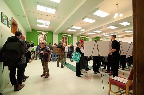 Mike Sudoma / Winnipeg Free Press
A large amount of Wolseley/West Broadway residents fill out surveys and get information about the newly proposed Wolseley to Downtown Walk Bike Project held at Westminster Church Wednesday evening
January 29, 2020
