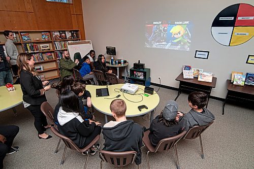 Mike Sudoma / Winnipeg Free Press
Archwood School Students face off  in Super Smash Bros. Ultimate against Albuquerque N.Ms James Monroe Middle School as both schools take part in the first ever International Middle School E Sports League game Wednesday afternoon in the library of Archwood School