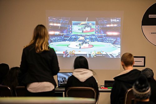 Mike Sudoma / Winnipeg Free Press
Archwood School Students face off  in Super Smash Bros. Ultimate against Albuquerque N.Ms James Monroe Middle School as both schools take part in the first ever International Middle School E Sports League game Wednesday afternoon in the library of Archwood School