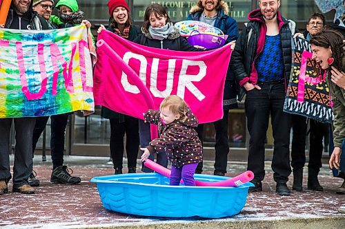 MIKAELA MACKENZIE / WINNIPEG FREE PRESS

Silvia Dobchuk, two, has fun in the kiddie pool as her aunt, Ellen Friesen, laughs as the members of Budget for All Winnipeg pose for a photo outside of City Hall after holding a "pool party" in protest of proposed budget cuts to city pools and recreation facilities in Winnipeg on Thursday, Jan. 30, 2020. For Danielle Da Silva story.
Winnipeg Free Press 2019.