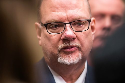 MIKAELA MACKENZIE / WINNIPEG FREE PRESS

Minister of education Kelvin Goertzen speaks to the media at the Manitoba Legislative Building in Winnipeg on Thursday, Jan. 30, 2020. For Maggie Macintosh story.
Winnipeg Free Press 2019.