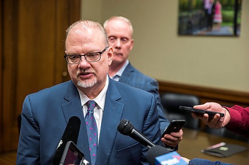 MIKAELA MACKENZIE / WINNIPEG FREE PRESS

Minister of education Kelvin Goertzen speaks to the media at the Manitoba Legislative Building in Winnipeg on Thursday, Jan. 30, 2020. For Maggie Macintosh story.
Winnipeg Free Press 2019.