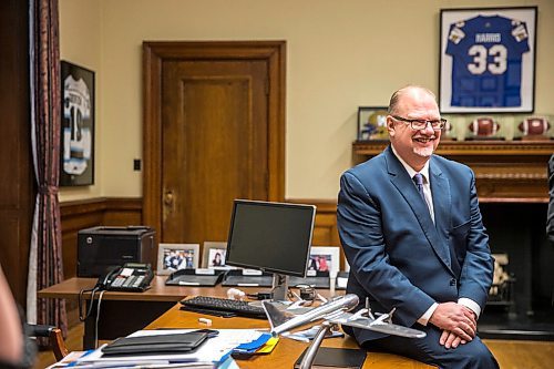 MIKAELA MACKENZIE / WINNIPEG FREE PRESS

Minister of education Kelvin Goertzen speaks to the media at the Manitoba Legislative Building in Winnipeg on Thursday, Jan. 30, 2020. For Maggie Macintosh story.
Winnipeg Free Press 2019.