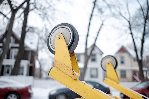 Mike Sudoma / Winnipeg Free Press
Shopping cart wheels jut out of the snow in a front yard of a house on Spence St Wednesday afternoon
January 29, 2020