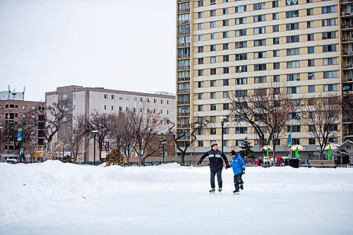 MIKAELA MACKENZIE / WINNIPEG FREE PRESS
James Gao holds onto his son, Jason (11), for balance at a newcomer skating class, hosted by the West End BIZ, in Central Park in Winnipeg on Friday, Jan. 31, 2020. Jason has been playing hockey for five years, but this is his dad's first time on skates in 25 years. Standup.
Winnipeg Free Press 2019.