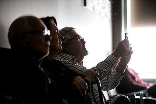 MIKAELA MACKENZIE / WINNIPEG FREE PRESS

Earl Palansky takes a photo of the screen during a lecture course he's taking called Treasure Houses of the World at Creative Retirement Manitoba in Winnipeg on Monday, Jan. 27, 2020. For Eva Wasney story.
Winnipeg Free Press 2019.