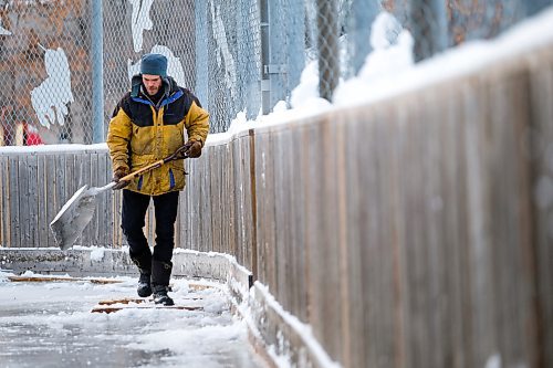 Daniel Crump / Winnipeg Free Press. Simon Dueck helps clear snow off the rink at the Broadway Neighbourhood Centre. Community members have been working "around the clock," but warm weekend conditions have made getting the rink ready difficult. February 1, 2020.
