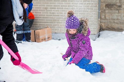 MIKAELA MACKENZIE / WINNIPEG FREE PRESS

Grade 2/3 student Neva Simpson builds a snow pyramid at LaVerendrye School as part of the Jack Frost Challenge in Winnipeg on Monday, Feb. 3, 2020. The kids are practicing math estimating and measuring skills, and will make snow sculptures once the snow has solidified for a couple of days. Standup.
Winnipeg Free Press 2019.