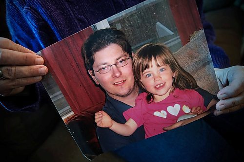 JOHN WOODS / WINNIPEG FREE PRESS
Daphne Nixon holds a photo of her son Keith Zilinsky with his daughter Breann in her Winnipeg home Monday, February 3, 2020. Zilinsky, who struggled with alcoholism, died in a house fire last night. Nixon says accessibility to treatment services are limited in Manitoba.

Reporter: ?