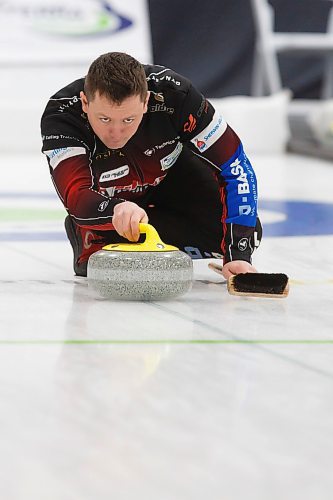 MIKE DEAL / WINNIPEG FREE PRESS
Skip Jason Gunnlaugson during practice at Eric Coy Arena Tuesday afternoon prior to the start of the 2020 Viterra Curling Championship.
200204 - Tuesday, February 04, 2020.