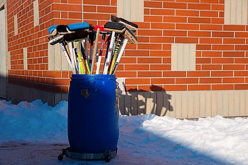 MIKE DEAL / WINNIPEG FREE PRESS
Brooms ready to go for the grade five gym class on a homemade curling rink behind Prince Edward School in River-East Transcona.
200204 - Tuesday, February 04, 2020.