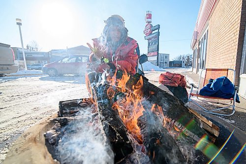 Mike Sudoma / Winnipeg Free Press
Clayton Swan warms up by a fire in front of Dan Vandals office in St Vital Tuesday afternoon as Youth Allies/Supporters of WetSuwetEn perform a sit in inside Dan Vandals office building in protest of the RCMP intruding into WetSuwetEn land.
February 4, 2020